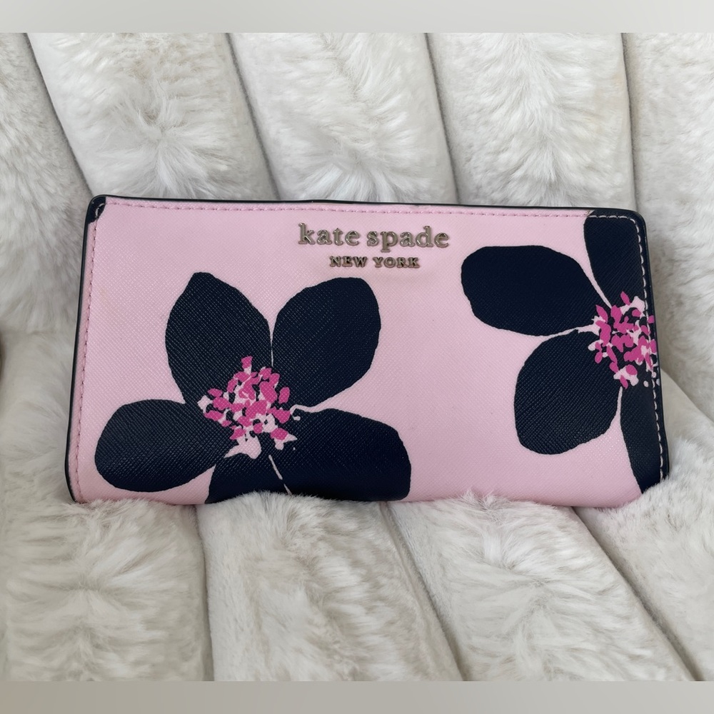 Kate Spade Large Slim Bifold Wallet in Grand Flora Navy Print Serendipity Pink
